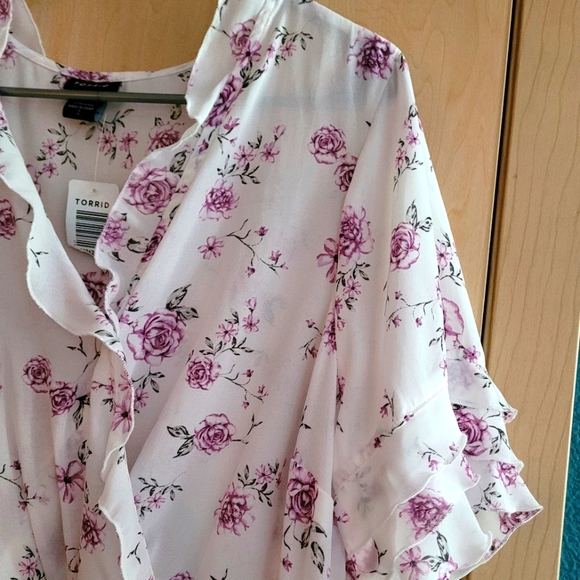 🌹 FROM A SMOKE FREE .🌹DAINTY LIGHT  AIRY, SUMMER BLOUSE. I HAD ELASTIC REMOVAL - Picture 2 of 5